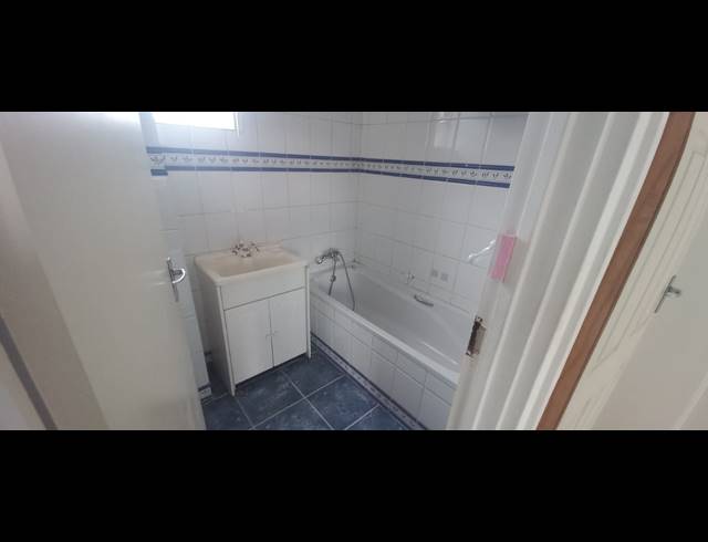2 BEDROOM FLAT TO LET IN ESSENWOOD